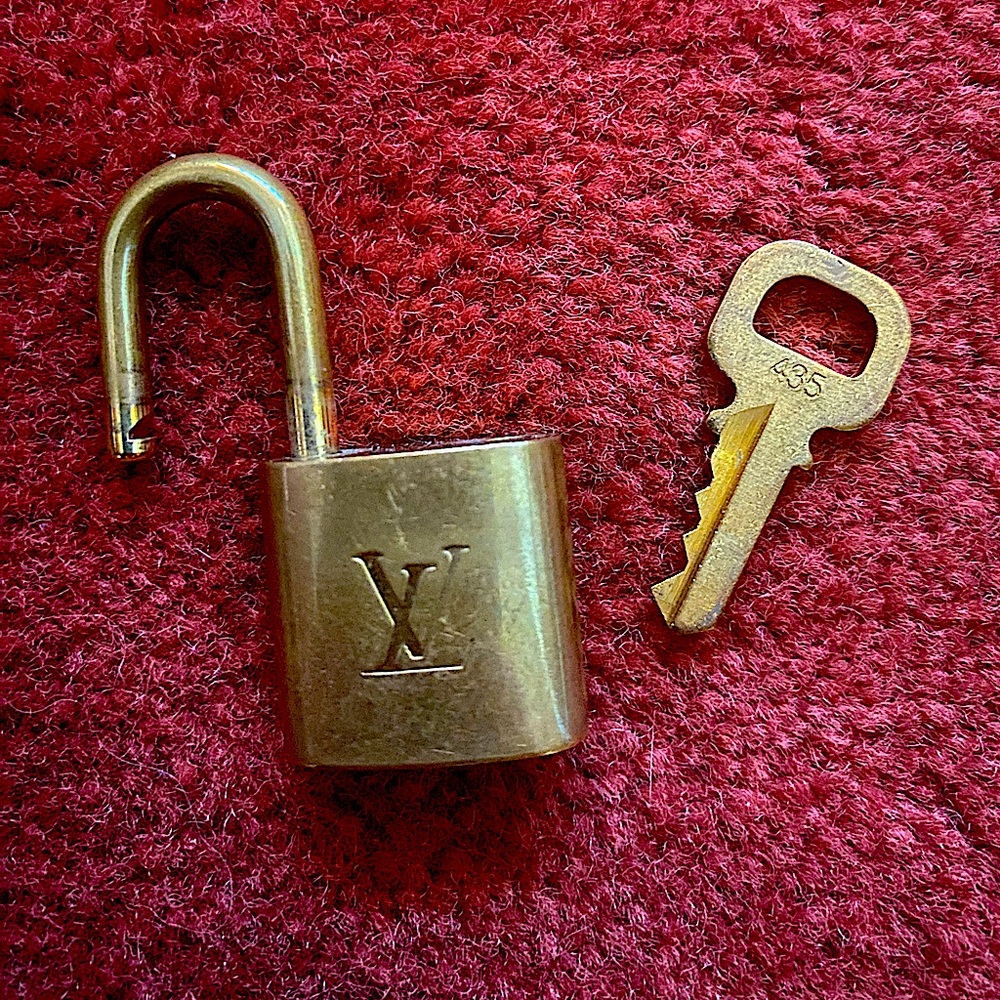 Rare 400-series Authentic Louis Vuitton Brass Lock & Key #435